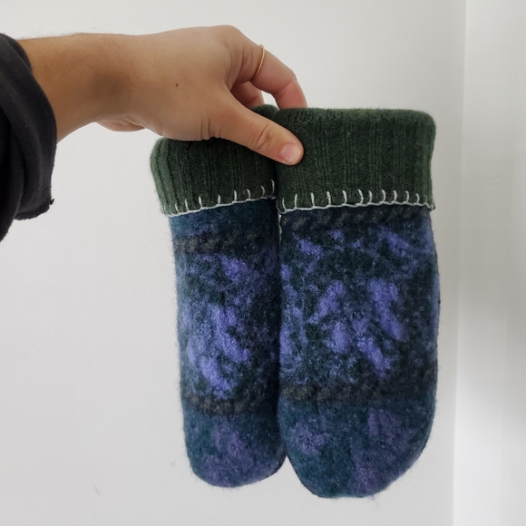 Vintage Handmade Wool Mittens - Picture 3 of 11